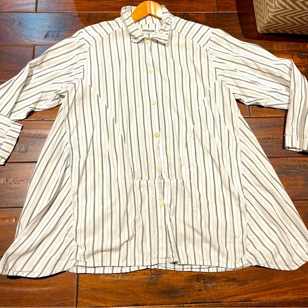 Iridium Striped Button Front Top White Gray Stripe S